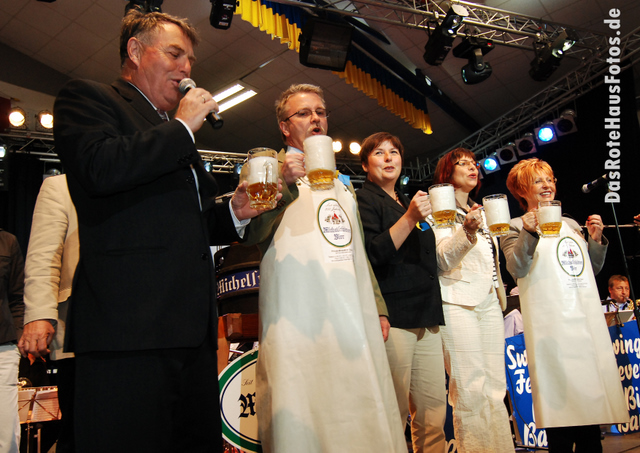 BierAnstichBienenmarkt2009-2